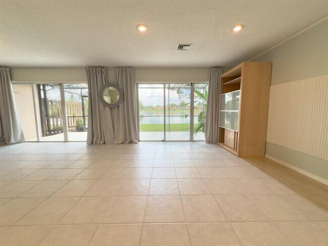 Building Photo - 1705 SW 110th Terrace
