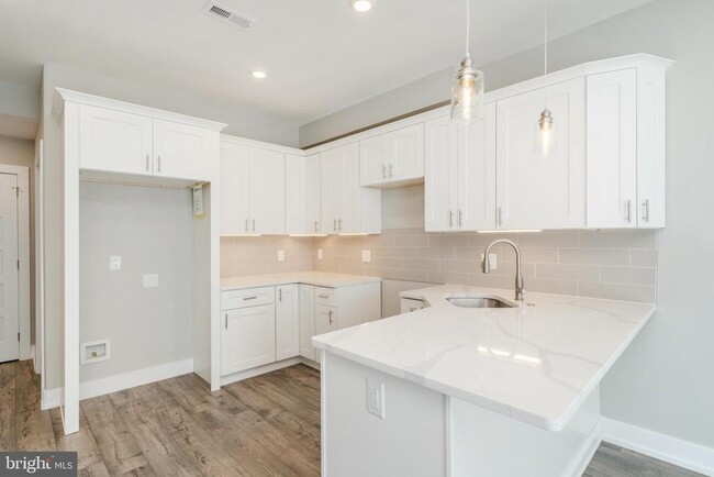 Building Photo - 2339 N 10th St