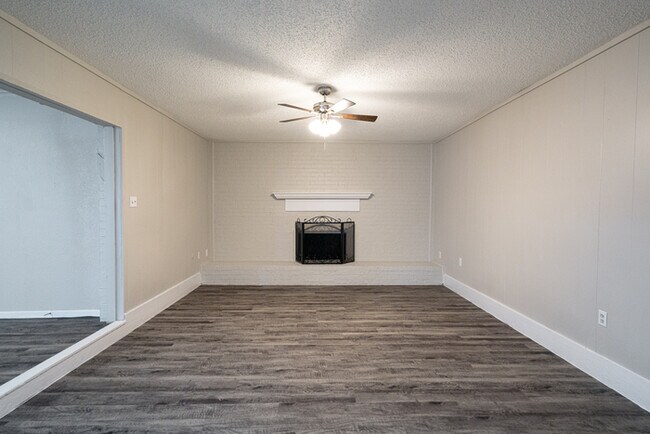 Building Photo - 1121 Via Del Rey