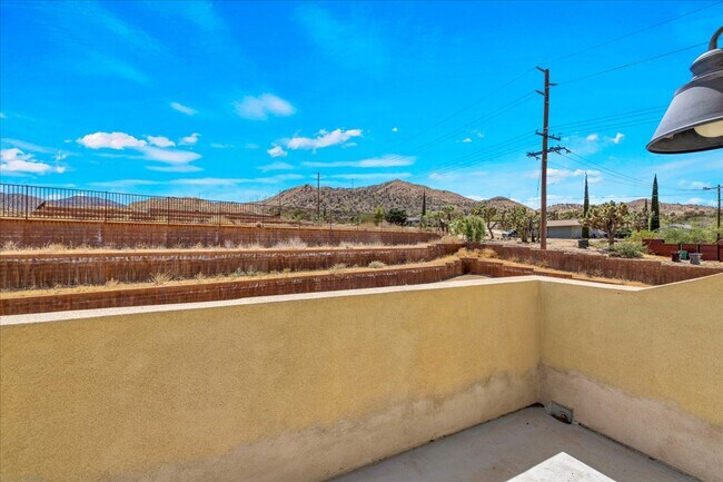 Building Photo - 56923 Ivanhoe Dr