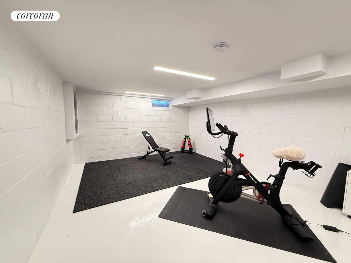 Building Photo - 23 Cliff Dr