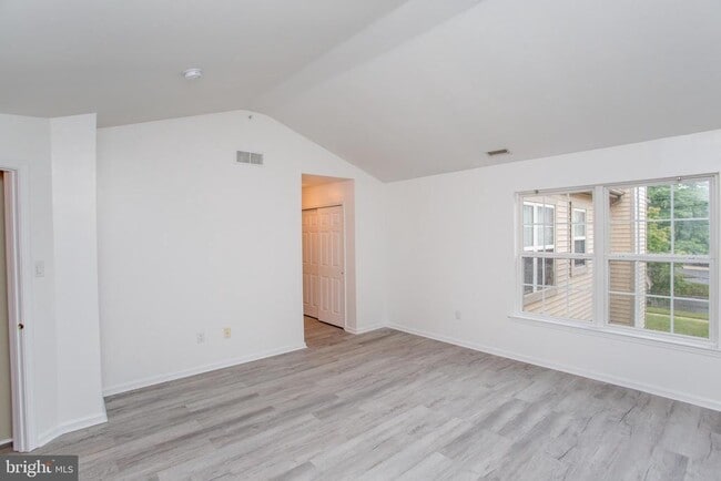Building Photo - 1108 Julian Dr W