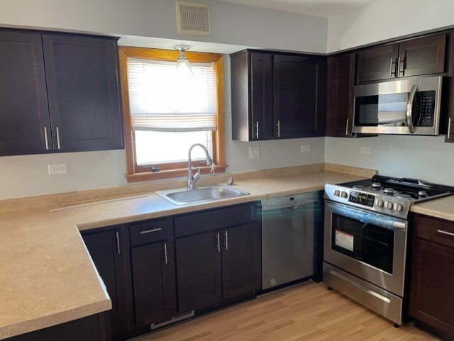 Building Photo - 4570 N Narragansett Ave