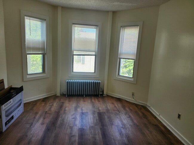 Building Photo - 60 Lucerne St