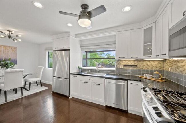 Primary Photo - Immaculate 3 Bedroom 2.5 Bath Condominium ...