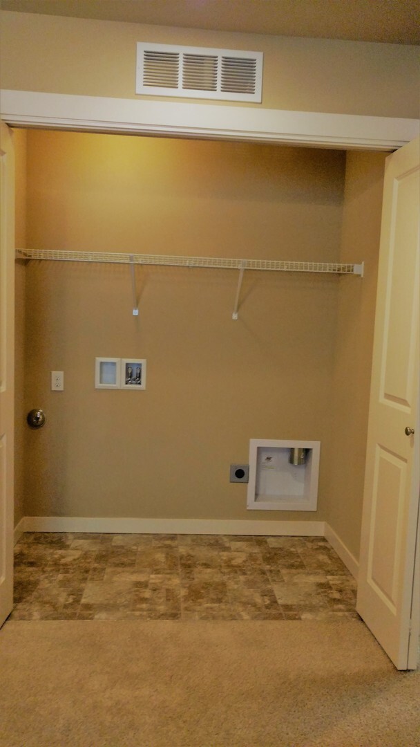 Building Photo - Spacious Fife 3 Bedroom with Fenced  Yard!
