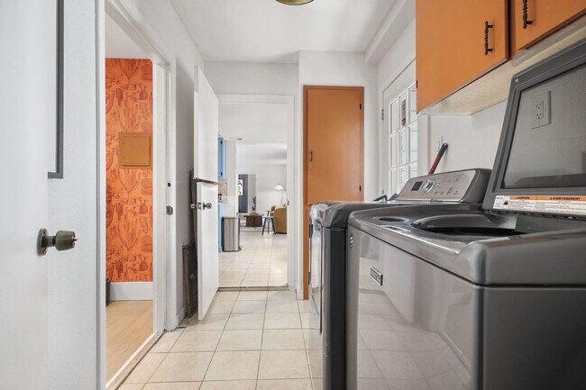 Building Photo - 5410 King Richard St