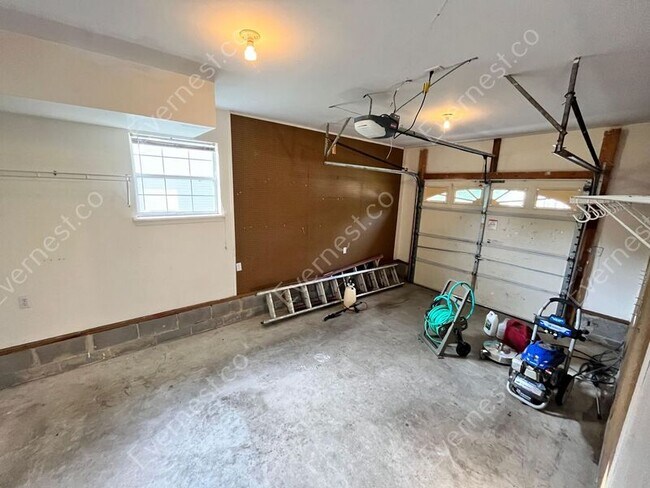 Building Photo - 903 Gordon St