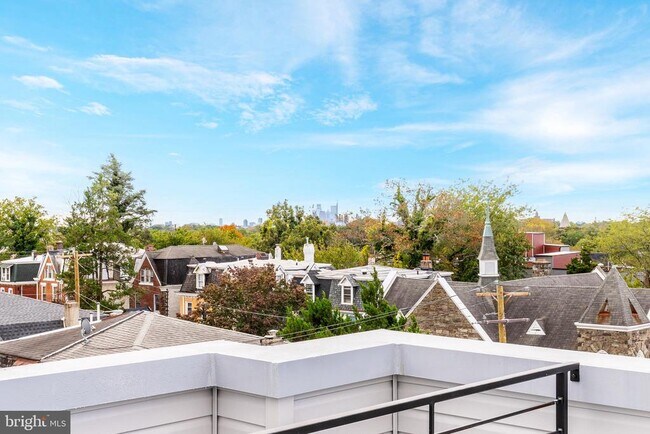 Building Photo - 103 E Duval St