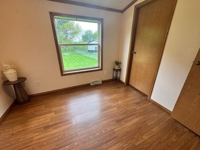 Building Photo - 215 Greenbush Dr