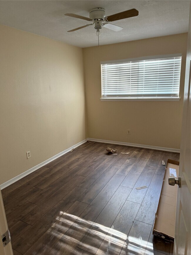 Building Photo - 9 Dewthread Ct