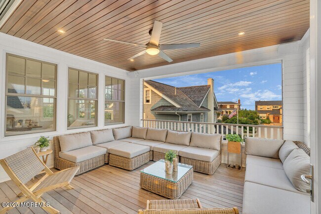 Building Photo - 985 Ocean Ave