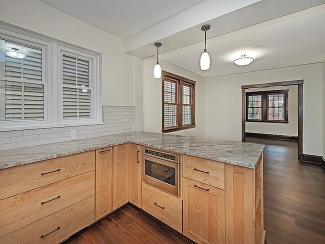 Building Photo - 5519 Howe St