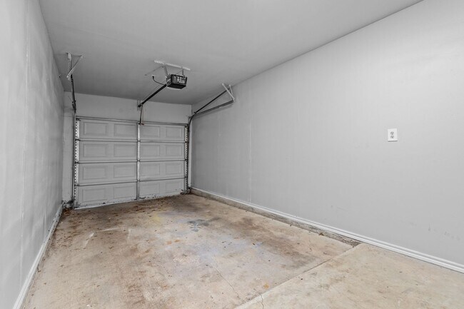 Building Photo - Fabulous Lake Austin 1 Bedroom - 2222 / 36...