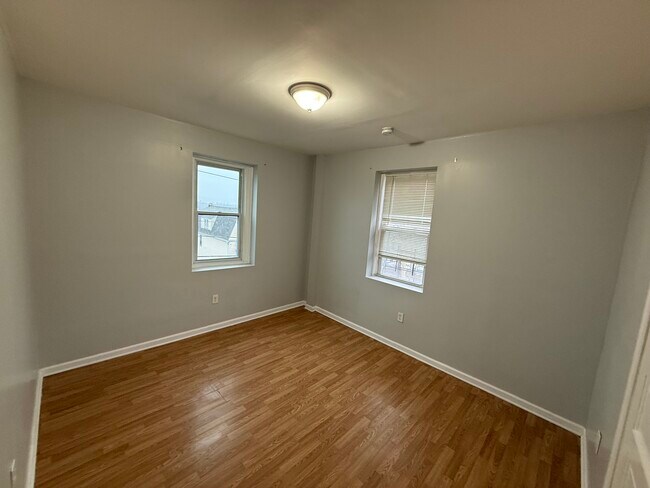 Building Photo - 423 Scott St