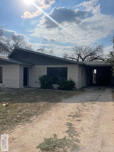 Building Photo - 121 N Rose St