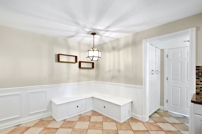 Building Photo - Webster Wonder w/ Floors Galore!