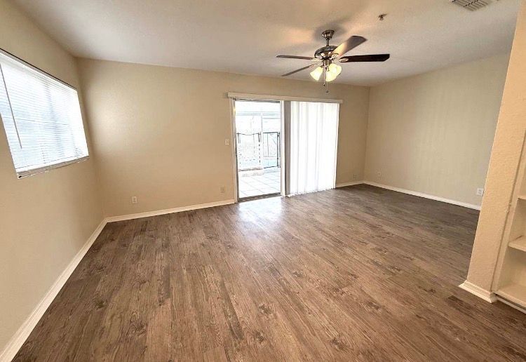 Building Photo - 3253 Little Sound Dr