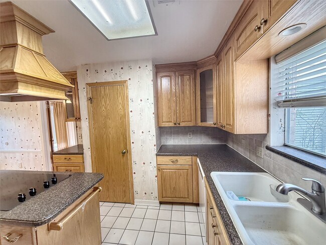 Building Photo - 13103 Holston Hills Dr