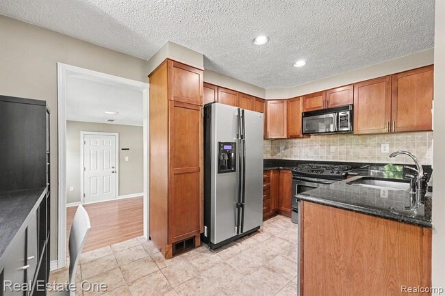 Building Photo - 1064 Woodslee Ave