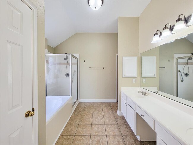 Building Photo - 3218 Vanity Dr