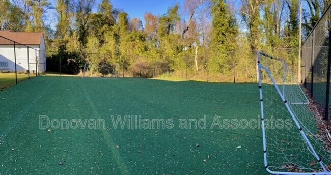 Building Photo - 2219 Kilborne Dr