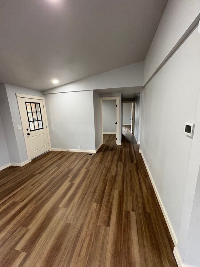 Building Photo - 38823 Ridge Dr