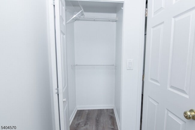 Building Photo - 220 E Broad St