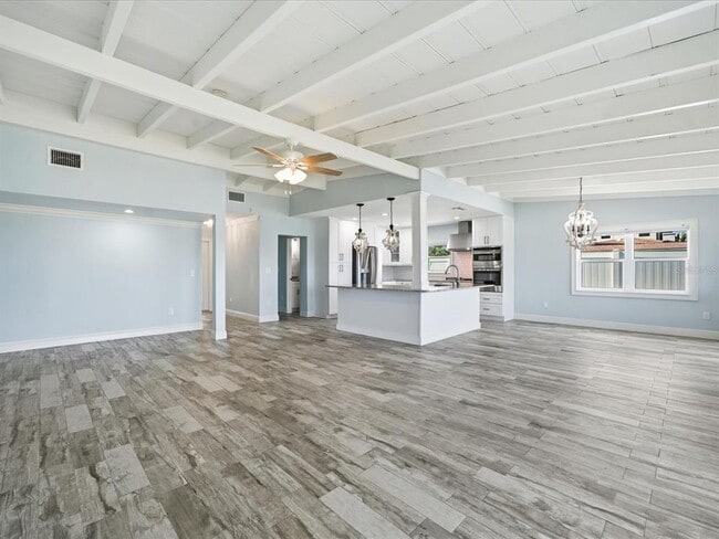 Building Photo - 828 Bay Point Dr