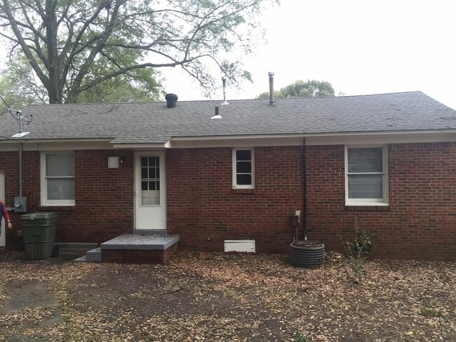 Building Photo - 1010 S White Station Rd