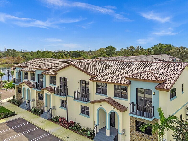 Building Photo - 6130 SW 36th Ct