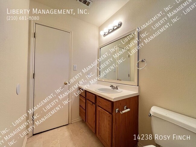 Building Photo - Roomy 4 bed, 2.5 bath on a cul-de-sac!