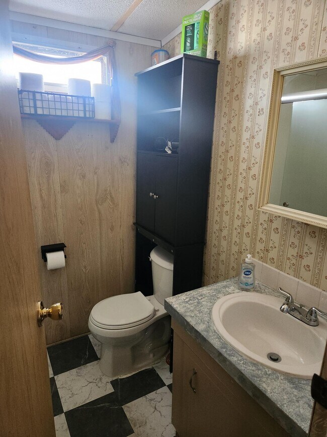 Building Photo - 2121 New Tampa Hwy