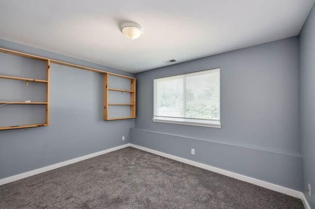 Building Photo - Poulsbo Home