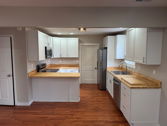 Building Photo - 520 Virginia Ave