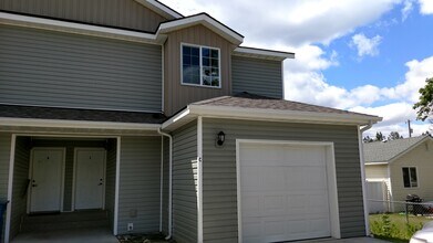 Building Photo - Modern Townhouse in Post Falls