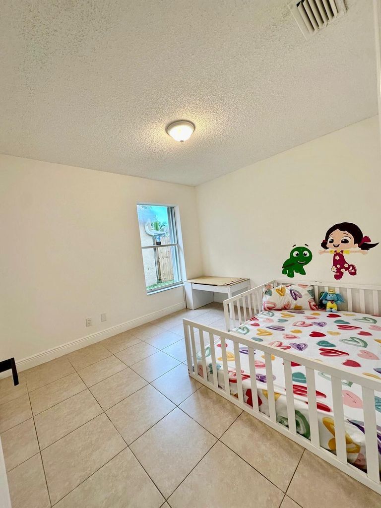 Building Photo - 22449 Middletown Dr