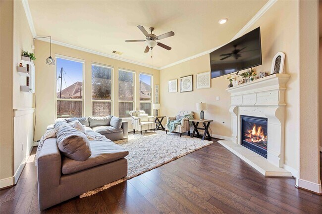 Building Photo - 931 Abelia Ave