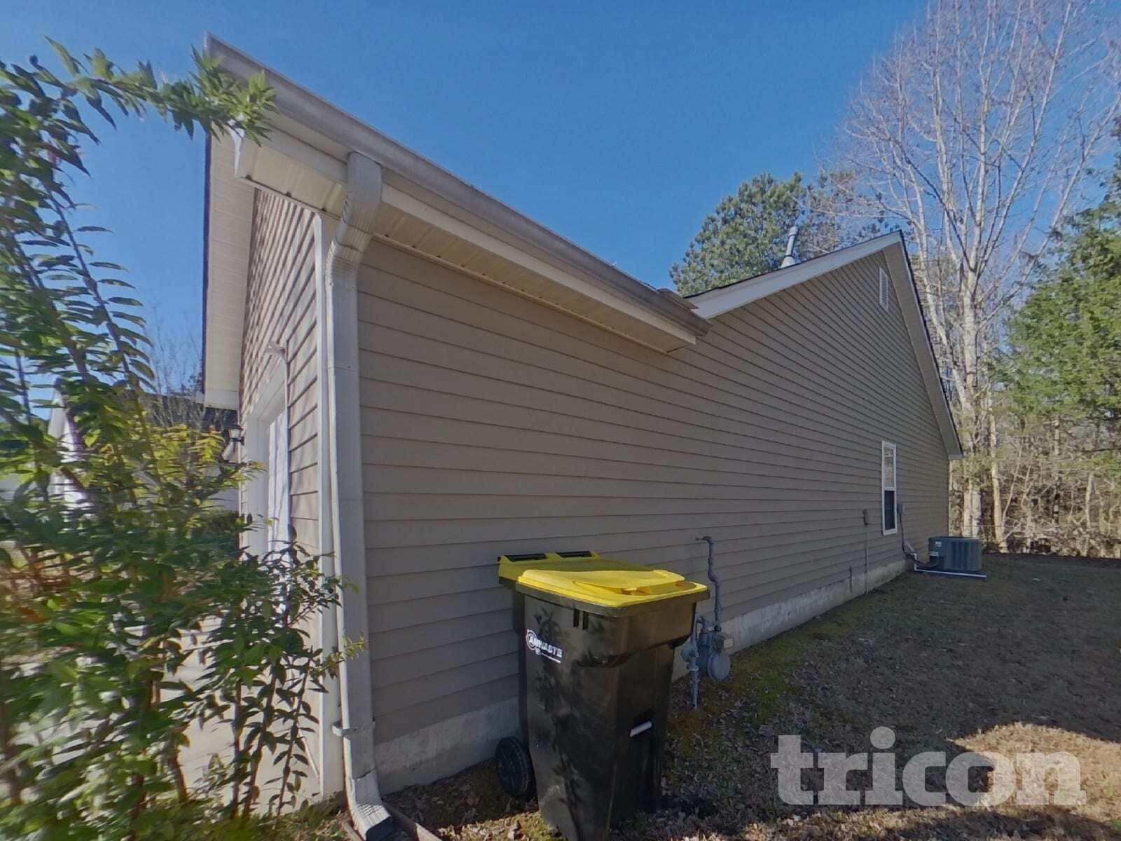 Building Photo - 2024 Meadow Glen Cir