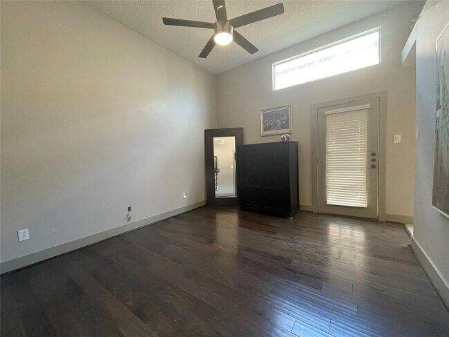 Building Photo - 9602 Top Gallant Ct