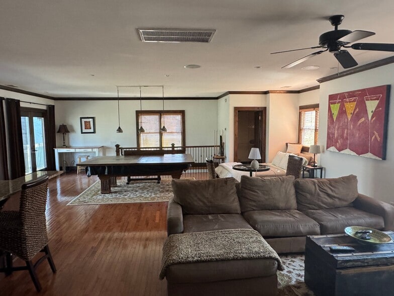 Building Photo - 507 James Blvd