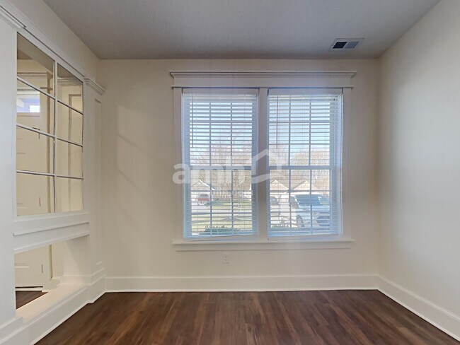 Building Photo - 4157 S Woodtrail Ln