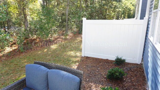 Building Photo - Beautiful, recently constructed 3BR/2.5BA ...