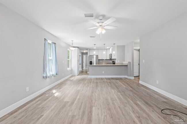 Building Photo - 3611 Stonewall Ave