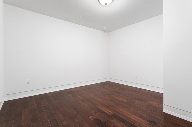 Building Photo - 225 S Hamilton Dr