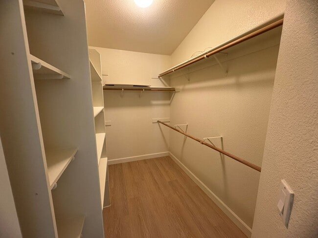 Building Photo - Spacious 2 Story Near Trails & Rose Park