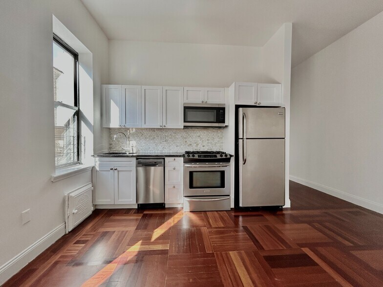Building Photo - 605 W 137th St