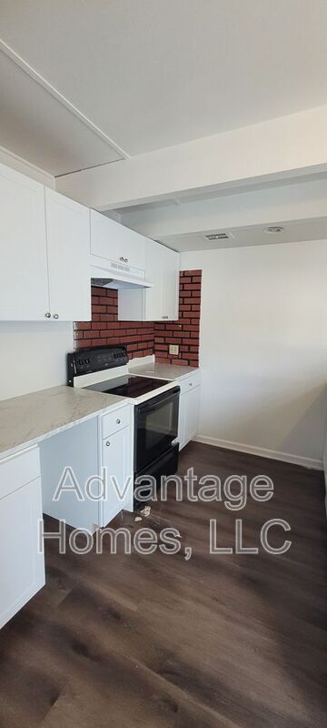 Building Photo - 832 N 70th St