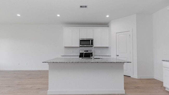 Building Photo - 5030 Balcolm Dr