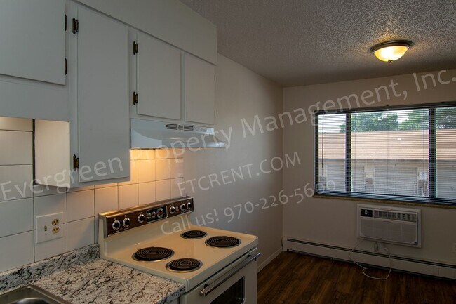 Building Photo - 1428 S California Ave